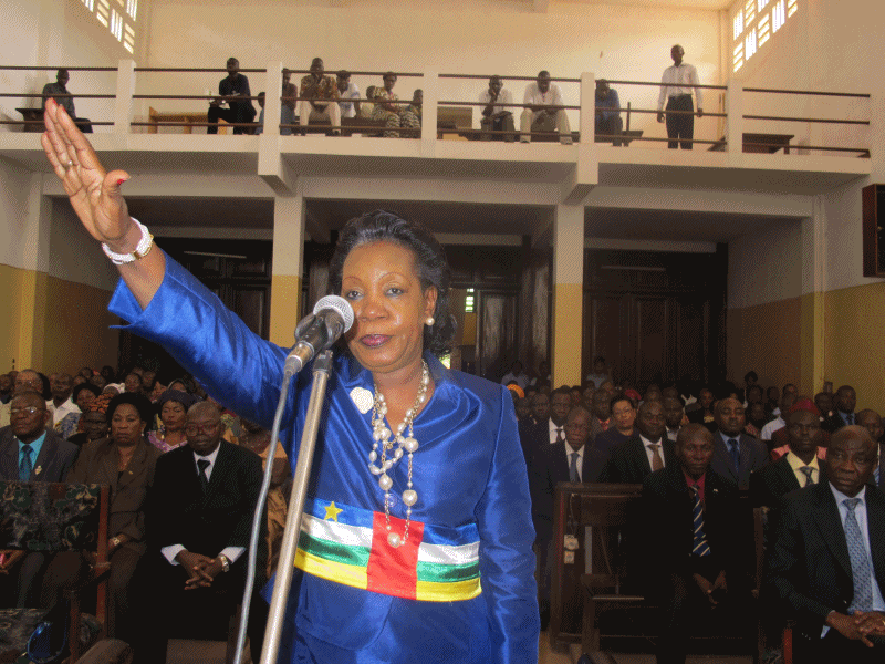 Catherine Samba Panza prête serment à Bangui