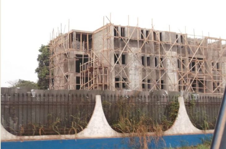 Pourquoi plusieurs chantiers de construction demeurent-ils inachevés ?