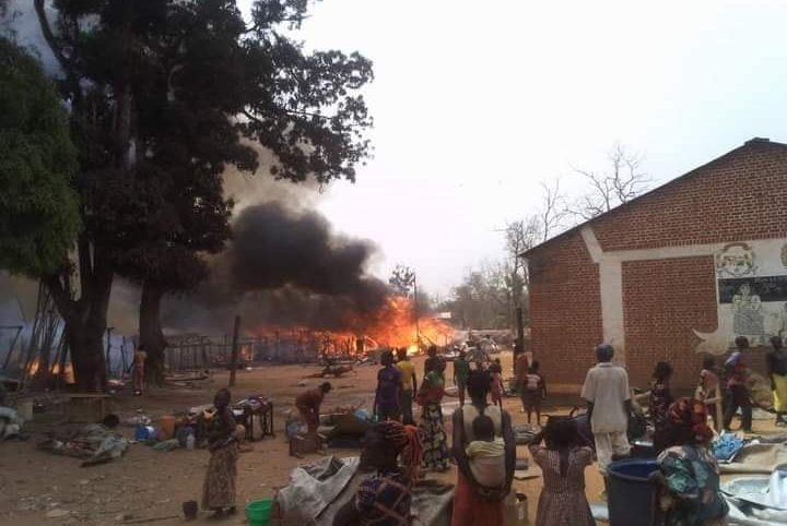 Alindao : le site des déplacés de l’église catholique ravagé par un énorme incendie