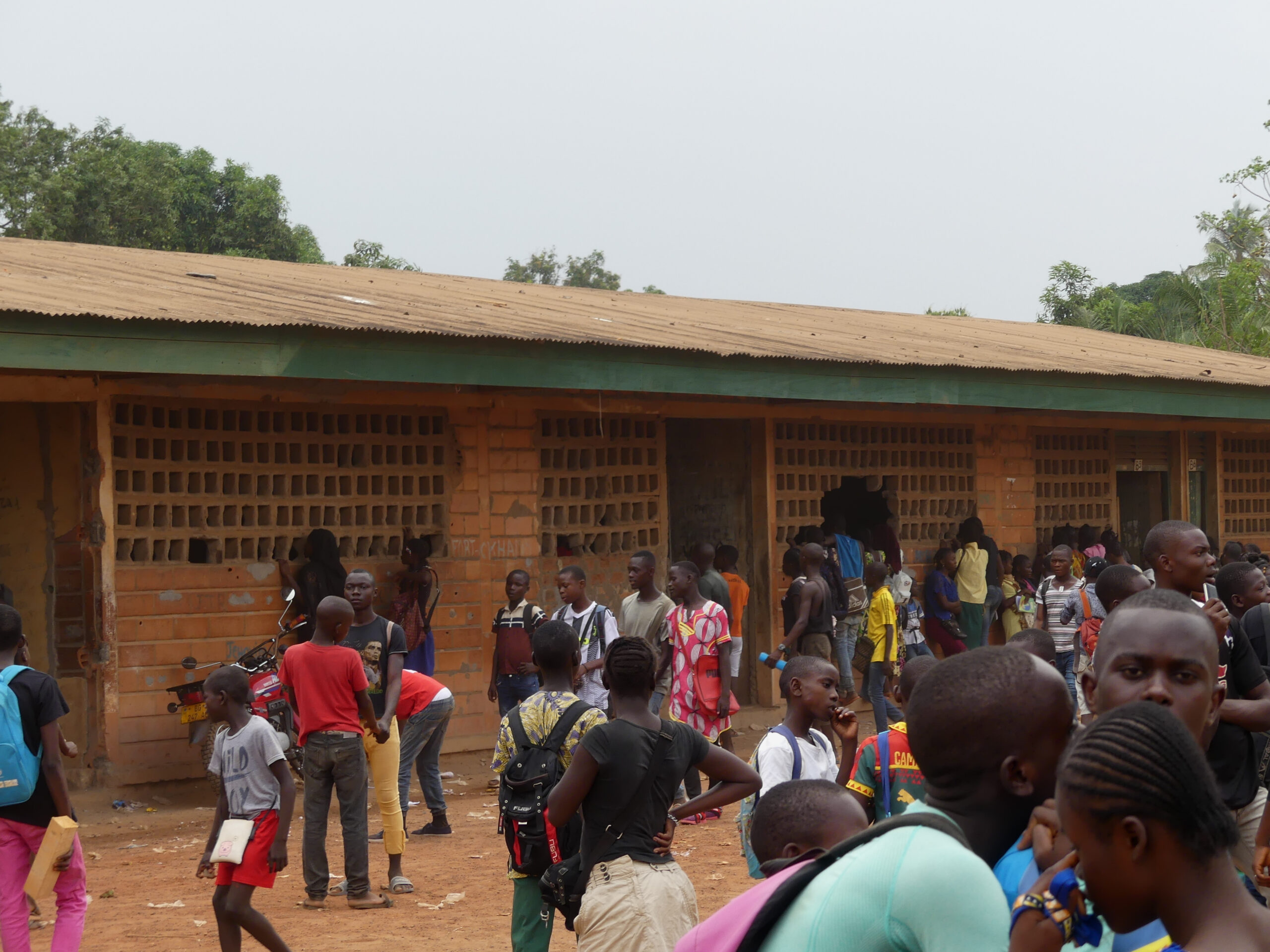 Centrafrique : enseignants et élèves alertent sur le délabrement avancé du lycée de Bimbo