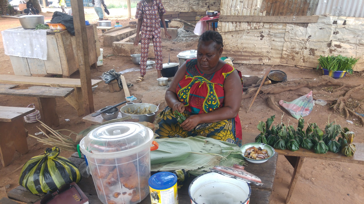 La vie des femmes fabricantes de Chikwangs et galettes à Bangui