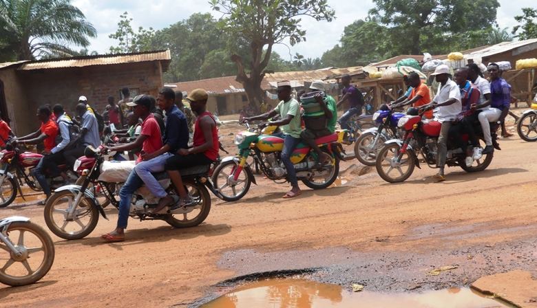 Bangui: la municipalité entend réguler la circulation des motos-taxis