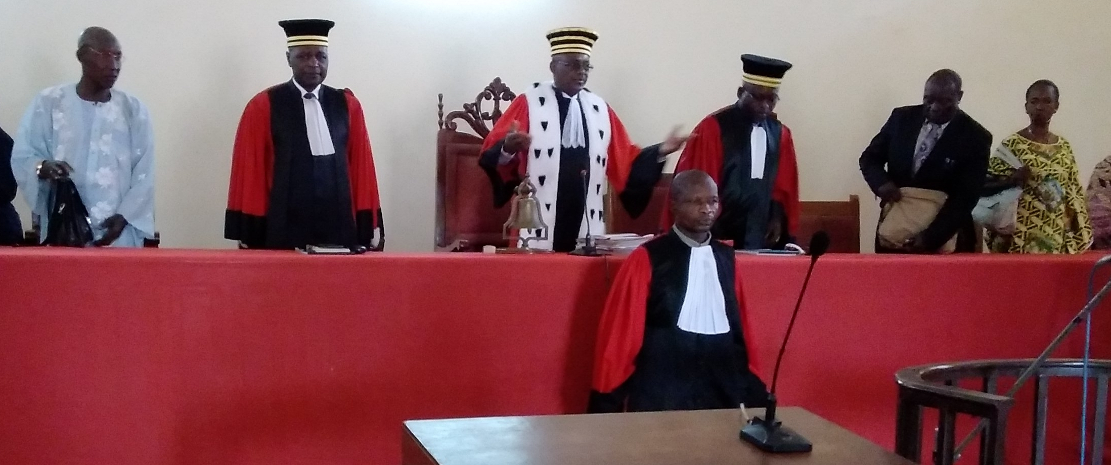 Mag Justice: Quelle est la différence entre une amende et des dommages et intérêts.