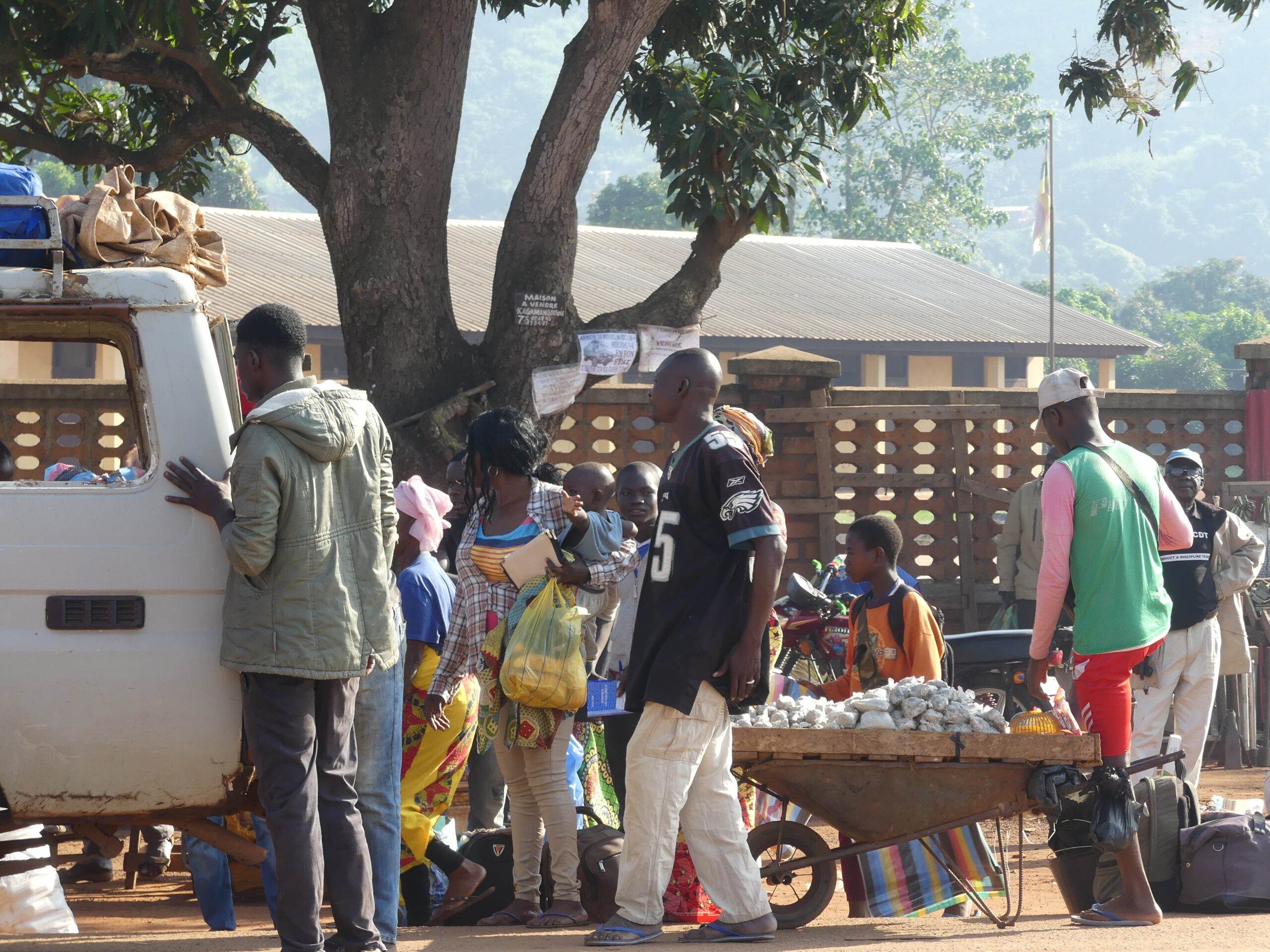 Centrafrique : les installations anarchiques devant l’école de Bégoua suscitent des inquiétudes