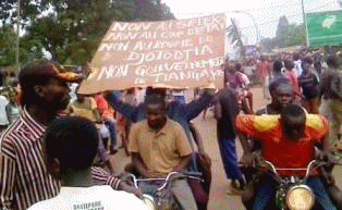 Un conducteur de taxi moto  tué par Séléka. Les habitants du 8è arrondissement de Bangui marchent pour protester