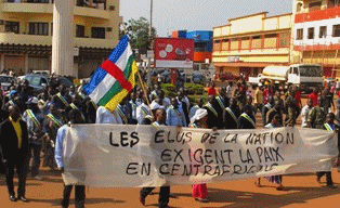 Bria tombée entre les mains des rebelles, les députés marchent pour la paix en RCA