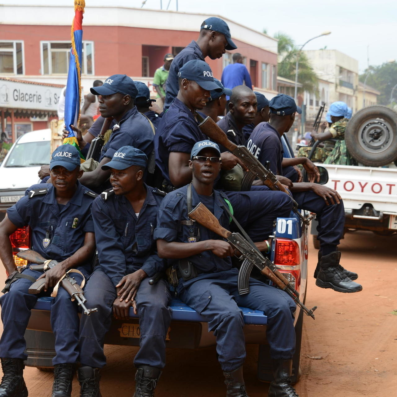 Bangui: des centaines de personnes interpellées et plusieurs armes de guerre saisies lors d’une opération de fouille