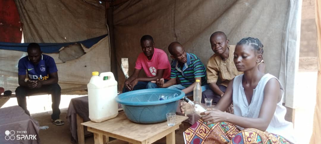 Centrafrique : les jeunes de plus en plus versés dans la consommation de l’alcool de traite