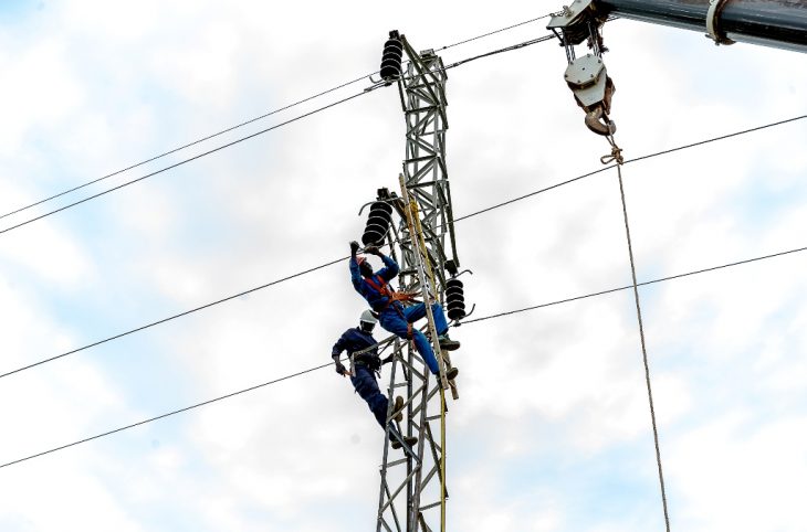 Bangui : liesse populaire à Kaga-Mangoulou après l’installation d’un nouveau transformateur par l’Enerca