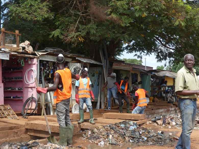 RCA : L’Association Mobilisation d’Urgence engagée à lutter contre l’insalubrité au quartier Sapéké après les inondations