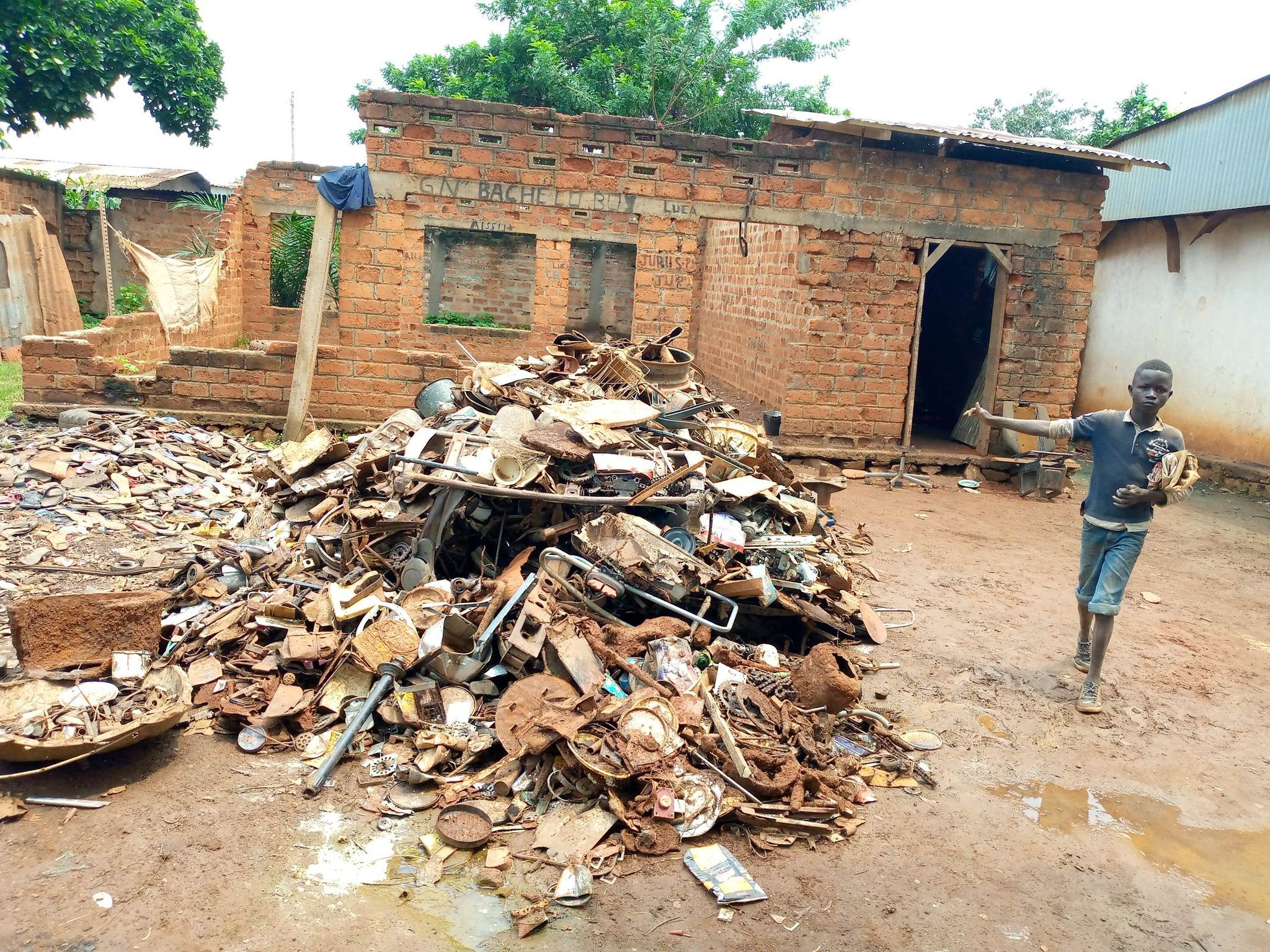 Bangui: des mineurs abandonnent l’école au profit de la collecte de ferraille