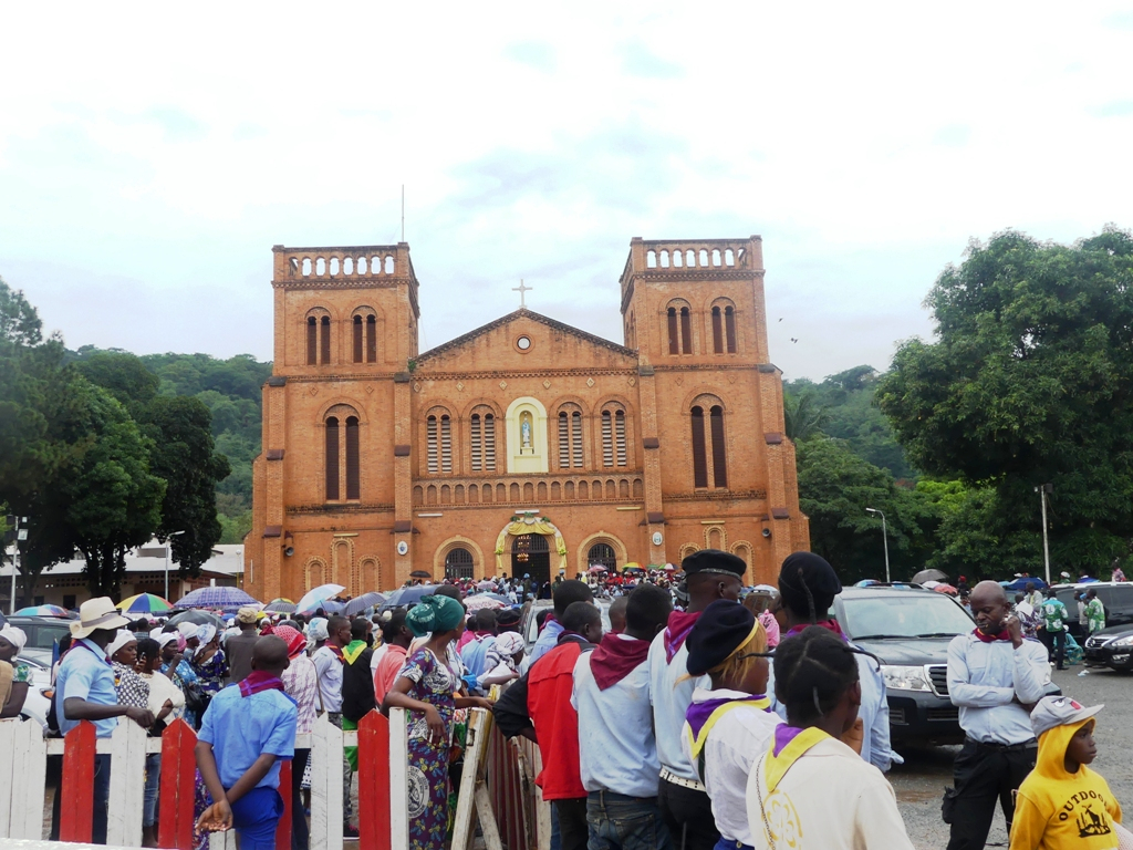 Bangui : le sexe et l’alcool rythment la célébration des fêtes de fin d’année aux alentours de la Cathédrale