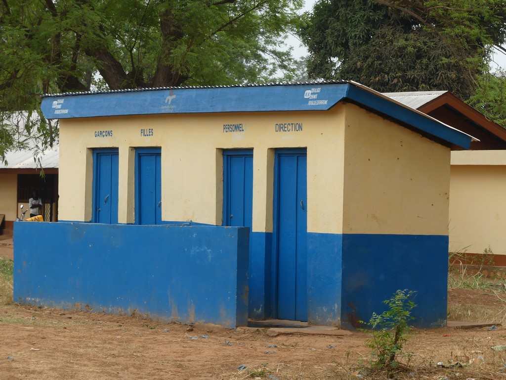 Bangui : Des écoles publiques sans ou avec des latrines insalubres