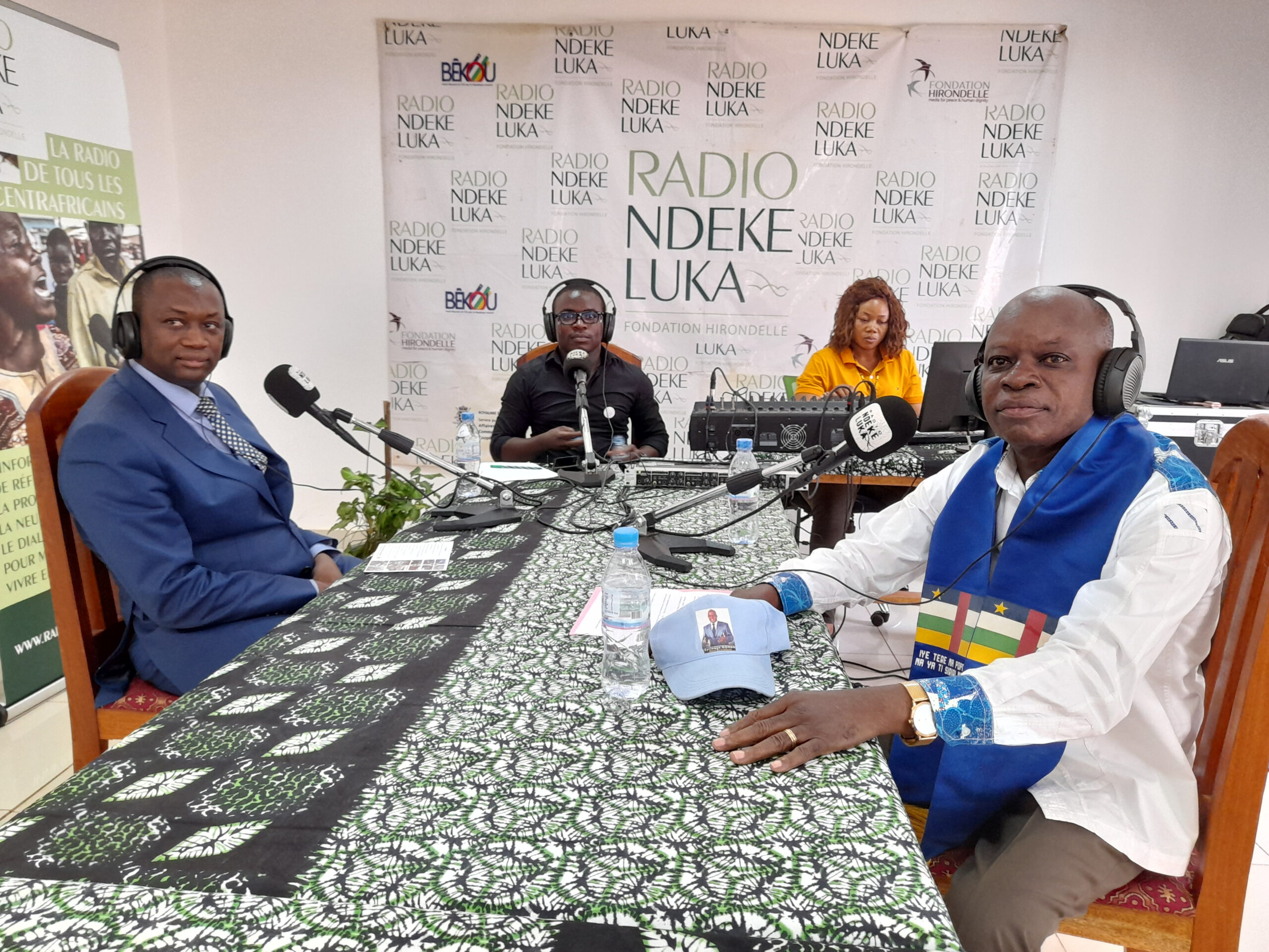 Débat électoral entre le candidat N°13 Cyriaque Gonda et le candidat N°8 Serge Ghislain Djorie