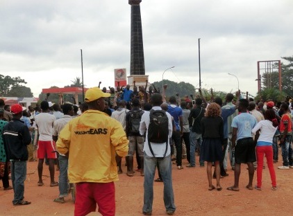 Le report du rassemblement citoyen suscite de vives réactions chez certains jeunes
