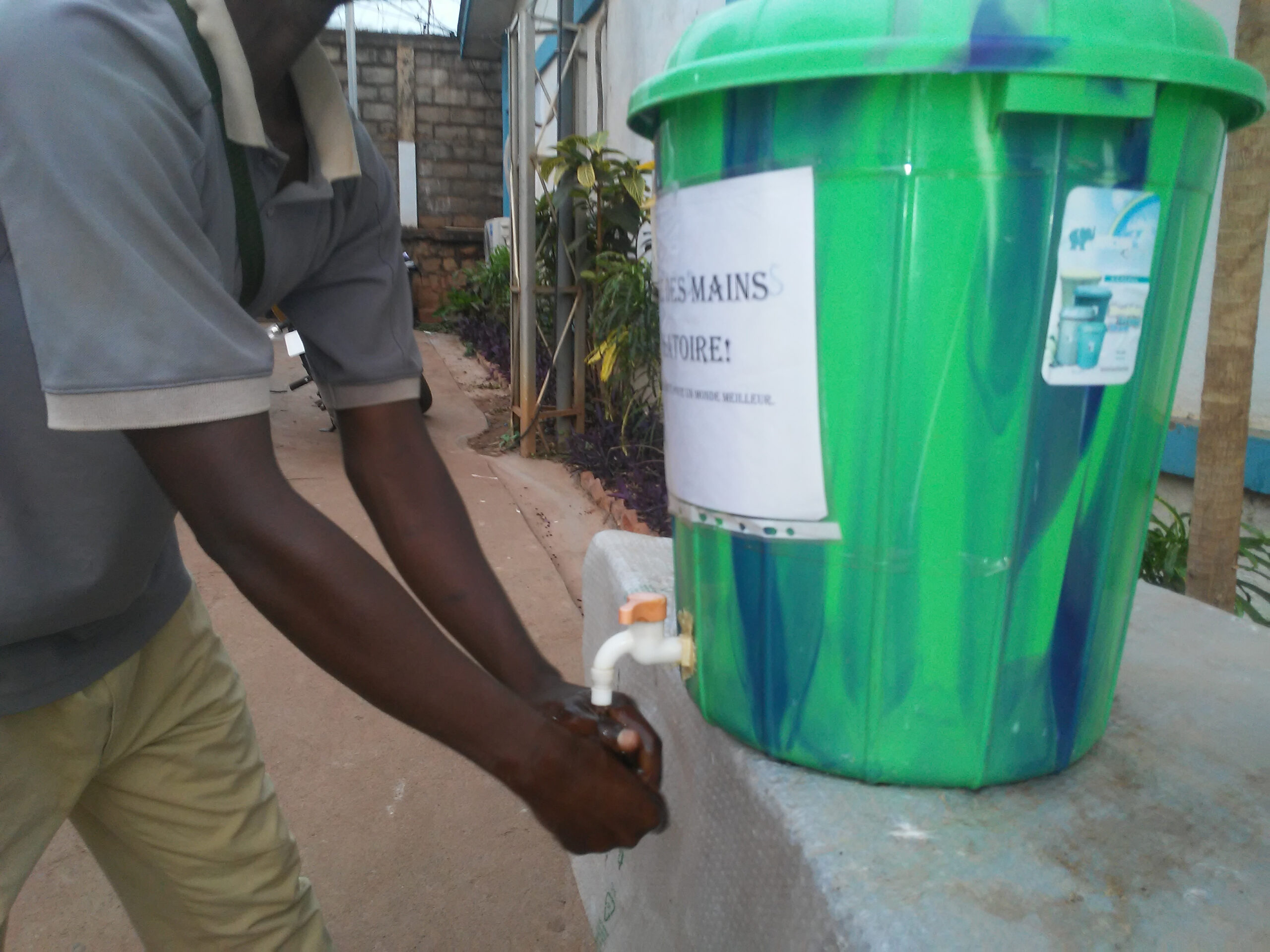 Lavage des mains une mesure préventive contre coronavirus