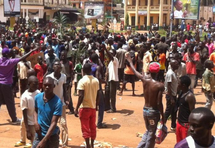 RCA : Electricité et salaire, double manifestation à Bangui