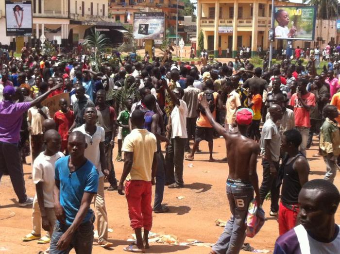 RCA : Electricité et salaire, double manifestation à Bangui