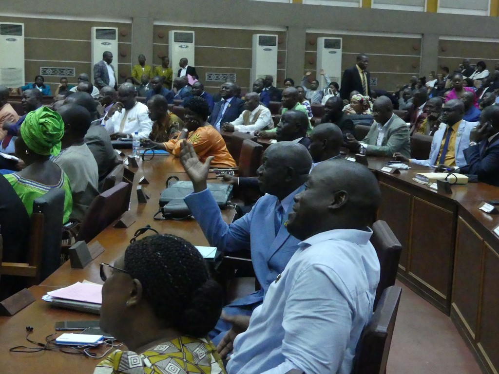 Ce que prévoit la loi au sujet des députés qui désertent leur commission