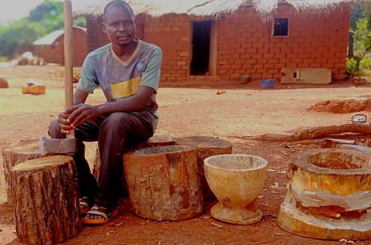 Fabrication de mortiers de cuisine : des outils rudimentaires qui font l'affaire