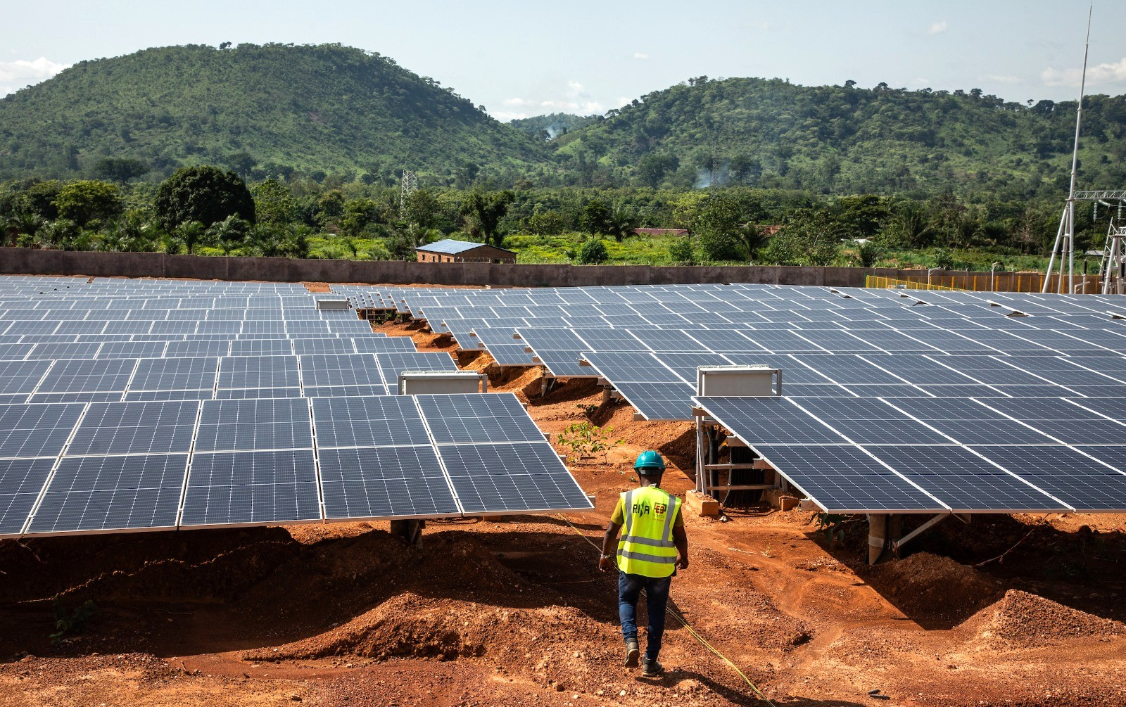 Centrafrique : le gouvernement et la Banque mondiale, confiants dans la finalisation des travaux du champ solaire de Danzi