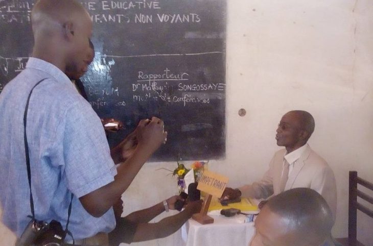 "Non voyant certes, mais j'ai mes facultés intellectuelles stables pour contribuer à l'intelligencia " a dit GZ.Zimango