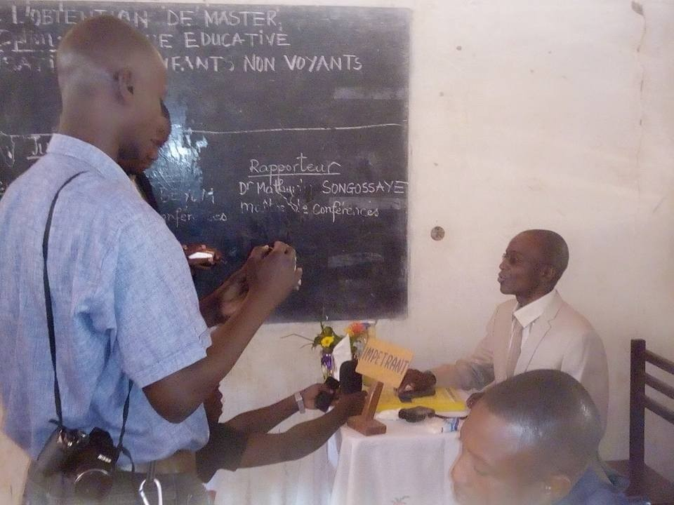 « Non voyant certes, mais j’ai mes facultés intellectuelles stables pour contribuer à l’intelligencia  » a dit GZ.Zimango