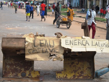 Le 6e Arndt revendique l’eau et l’électricité dans la rue