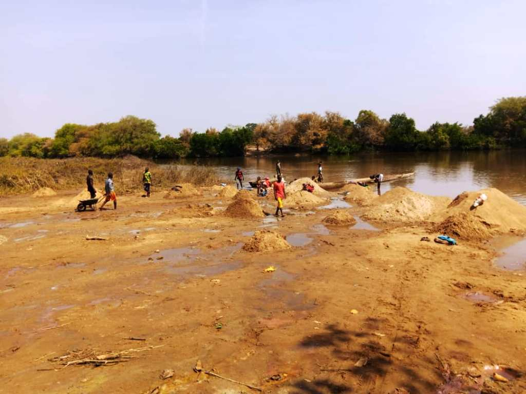 Centrafrique : l’extraction et la vente du sable, une activité lucrative à Bria