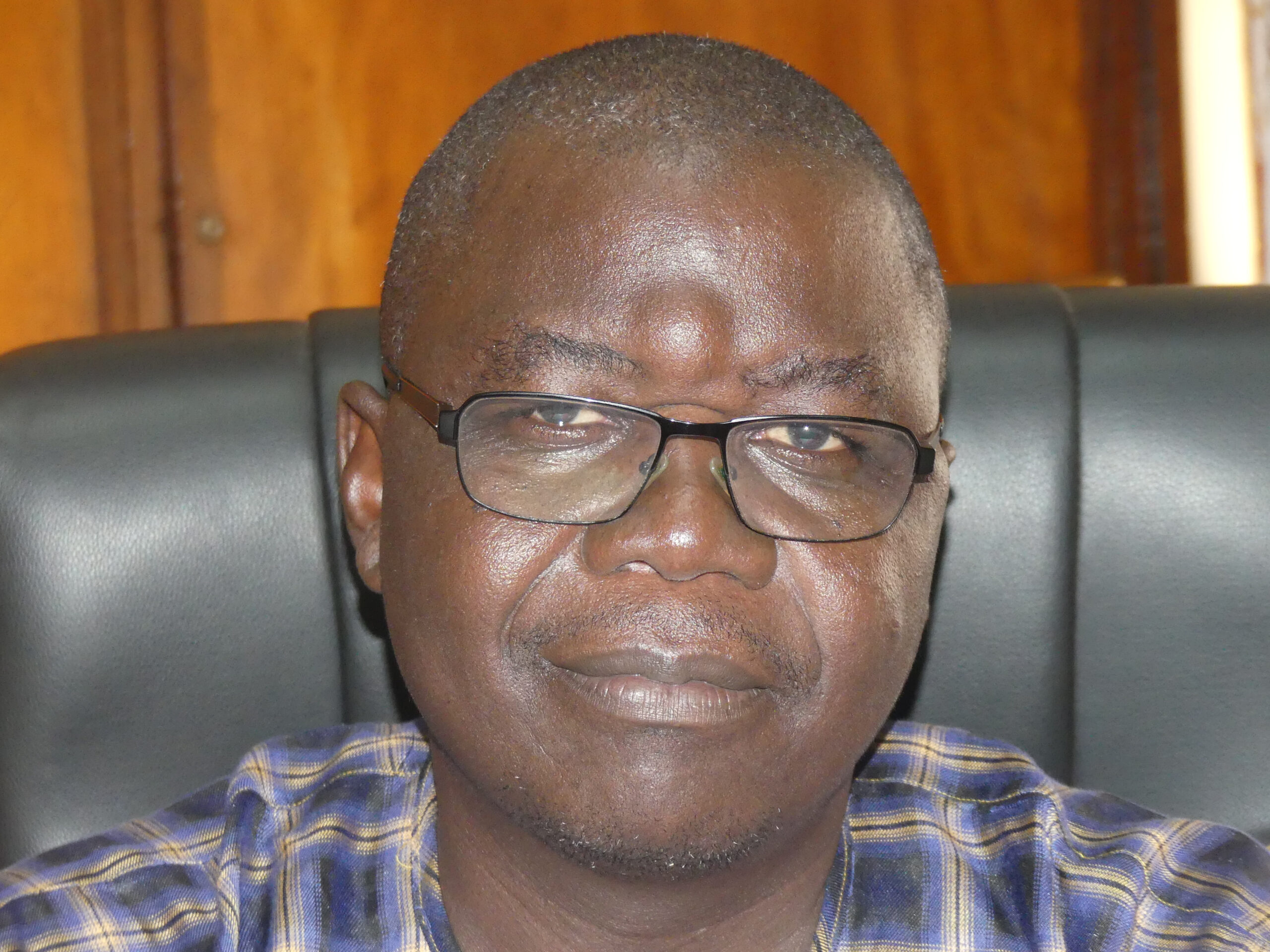 « Nous allons mettre en place une filiale de banque postale pour offrir de services bancaires à des particuliers à travers le pays », Eleazar Ndodet Grekanda, directeur général de la poste centrafricaine