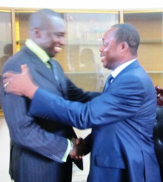 Ndoutingaï passe le relai des Finances à Albert Bess