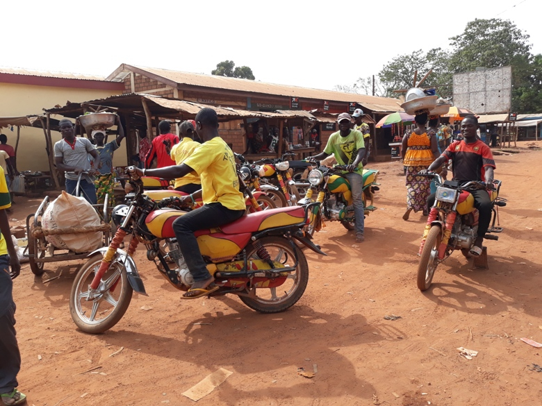 Le Ministère des Transports veut réformer le secteur des motos-taxis