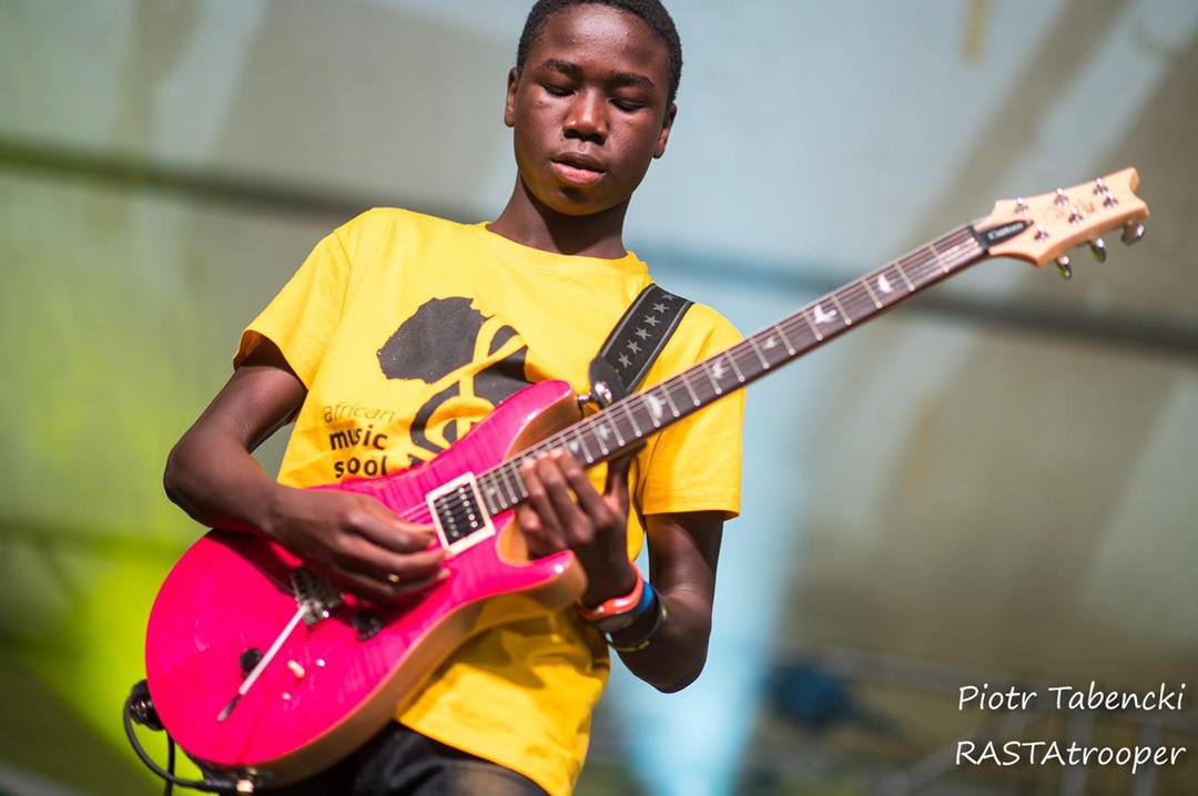RCA/Culture: un jeune guitariste décroche une bourse dans une école de musique aux Etats-Unis