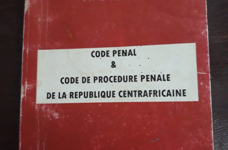 Quelle différence existe-t-il entre le code pénal et le code de procédure pénale ?