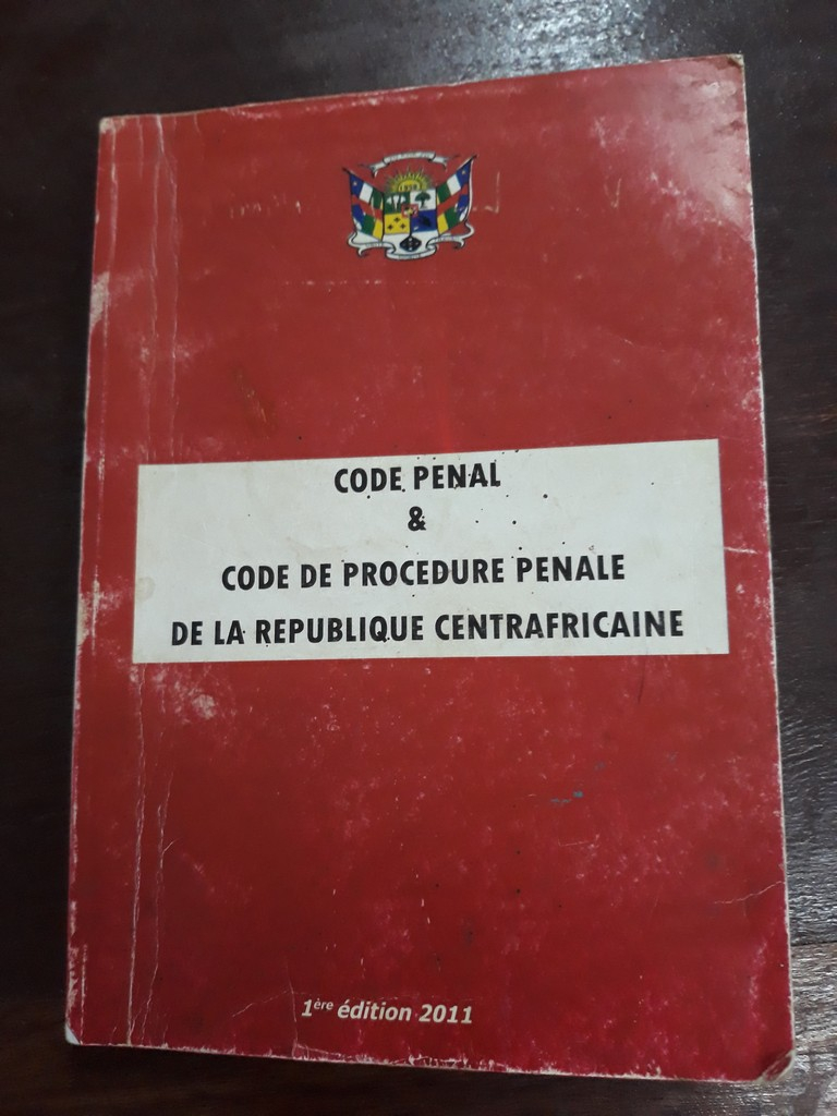 Quelle différence existe-t-il entre le code pénal et le code de procédure pénale ?