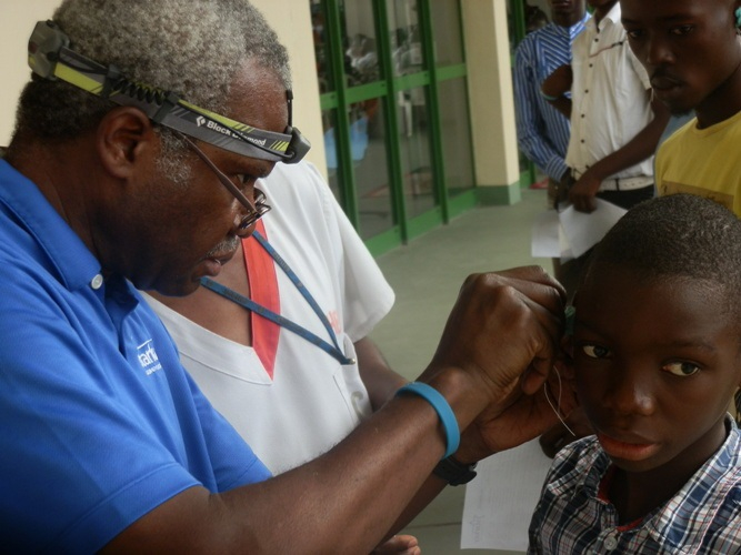 La surdité chez l’enfant. Quelle conséquence sur son quotidien ?
