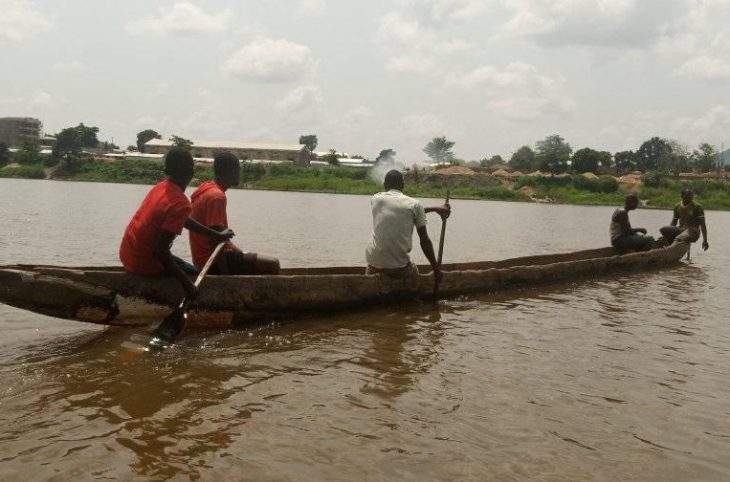 Bangui: à la découverte « des taximen de la rivière » sur l’Oubangui