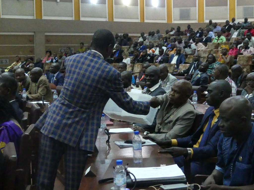 La session extraordinaire et ses enjeux