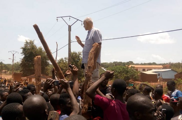 Politique : Le premier ministre Firmin Ngrébada accuse le Père Aurelio de concurrence déloyale à Bozoum