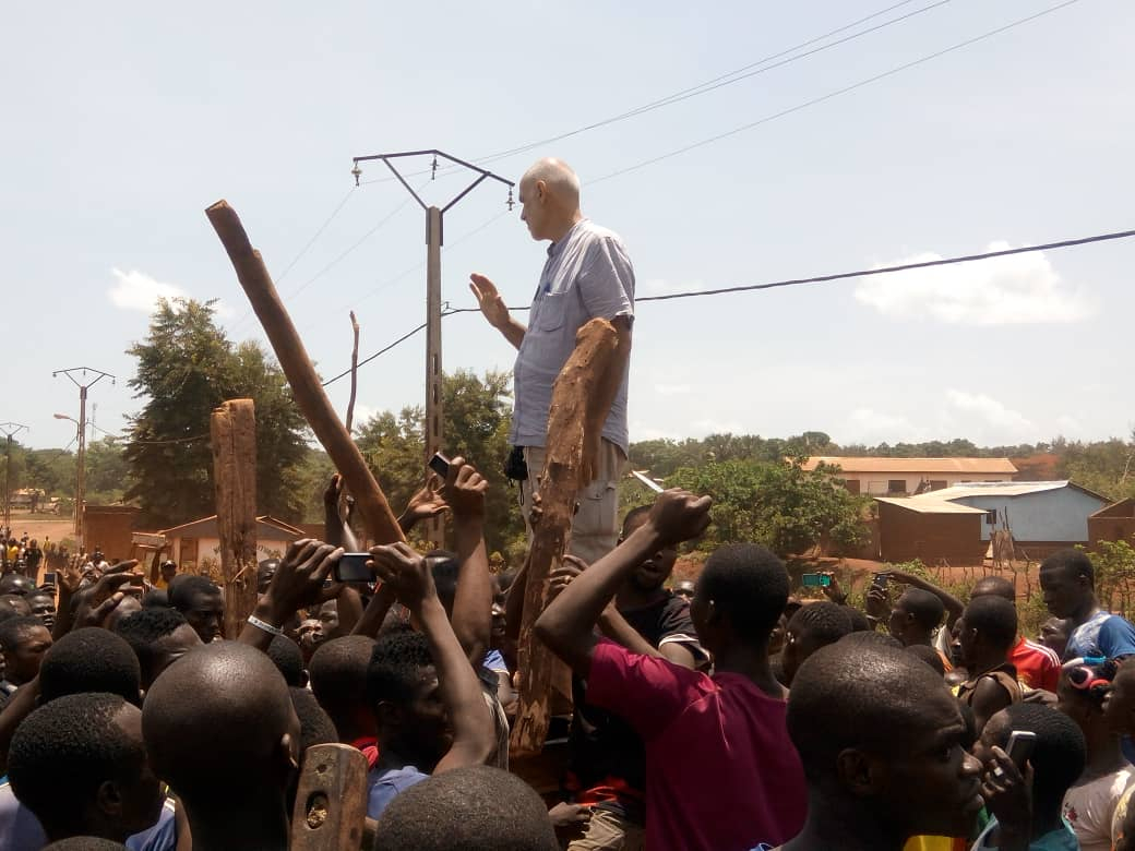 Politique : Le premier ministre Firmin Ngrébada accuse le Père Aurelio de concurrence déloyale à Bozoum