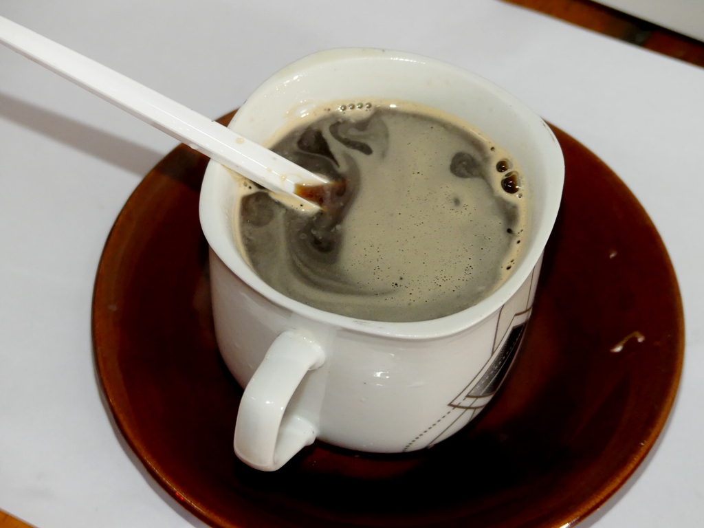 FAUX, l’OMS n’a pas certifié une étude qui soutient que « la prise du café réduit le risque d’infection au Covid-19 »