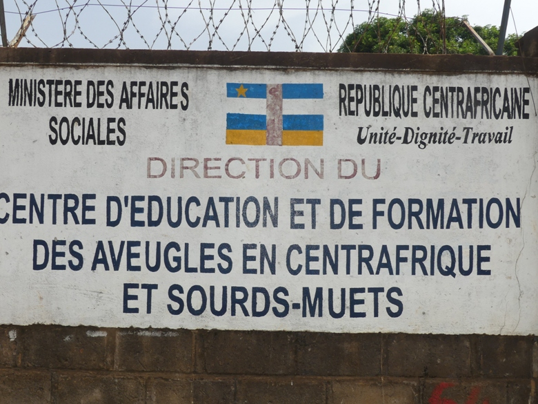 RCA : 9 entrepreneurs sourds-muets équipés en kits de couture à Bangui