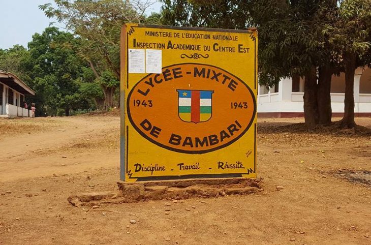 Bambari : face à la déliquescence du secteur éducatif, des élèves du lycée moderne s’auto-forment