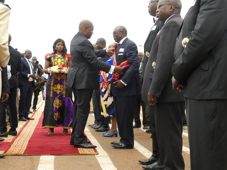 RCA : Plus de 300 fonctionnaires et agents de l’Etat décorés sur l’avenue des Martyrs