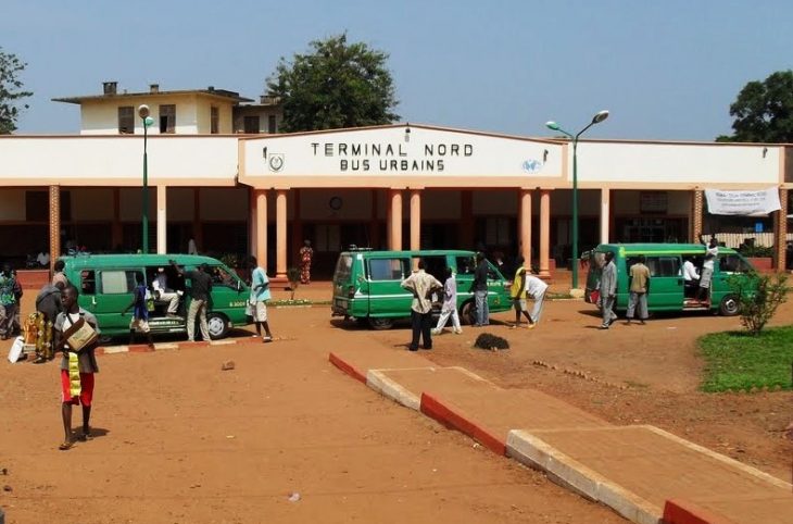 Bangui : le sectionnement des axes par les conducteurs de taxis et bus inquiète les passagers