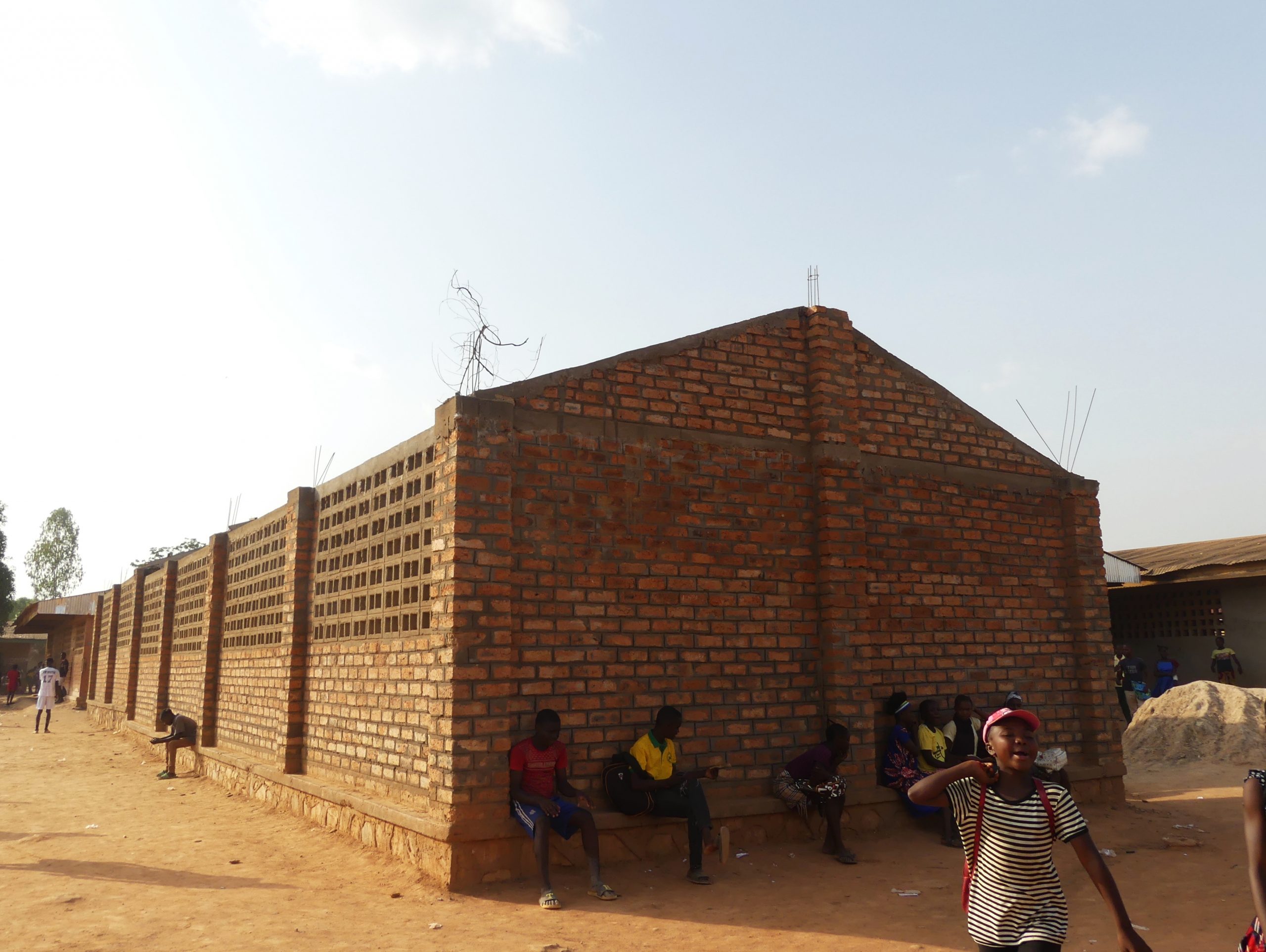 Centrafrique : les cours perturbés au lycée de Bimbo en raison de l’arrêt des travaux de réhabilitation des bâtiments