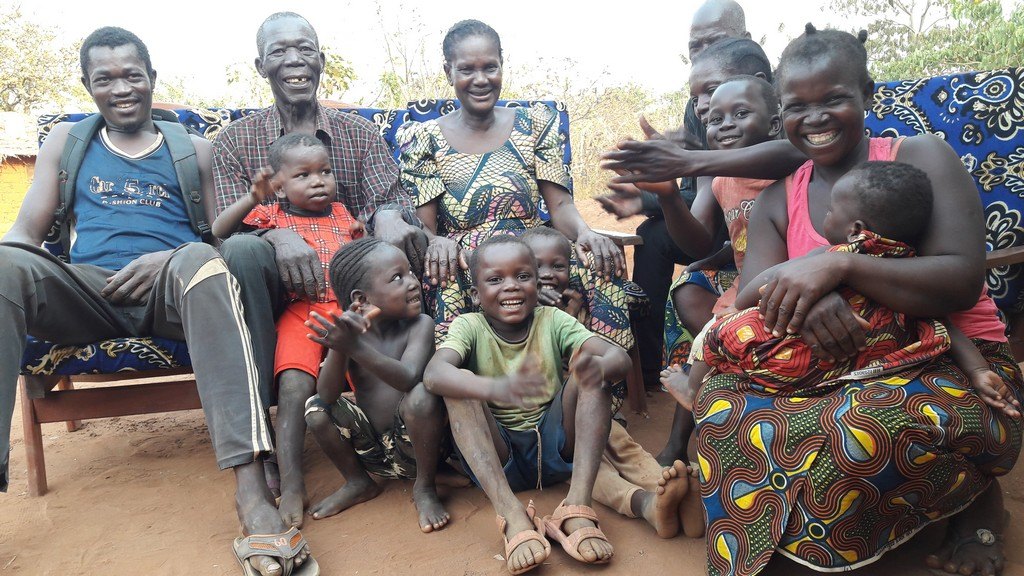 Mr et Mme Sékéla au village Maka 1 invitent les jeunes au respect de la tradition