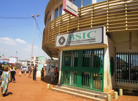 Arrestation mouvementée et expulsion d’un directeur de banque à Bangui