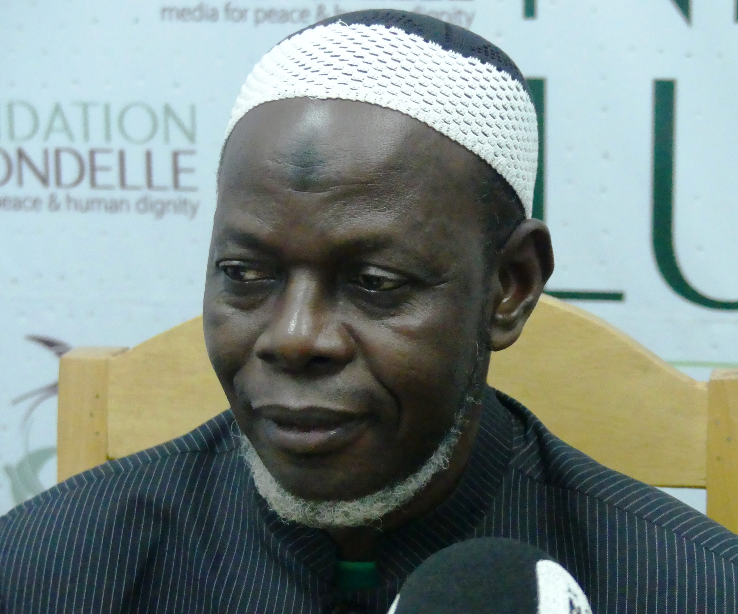 Oumar Kobine Layama prie les habitants du 3ème arrondissement d’observer les mesures barrières contre le Covid-19