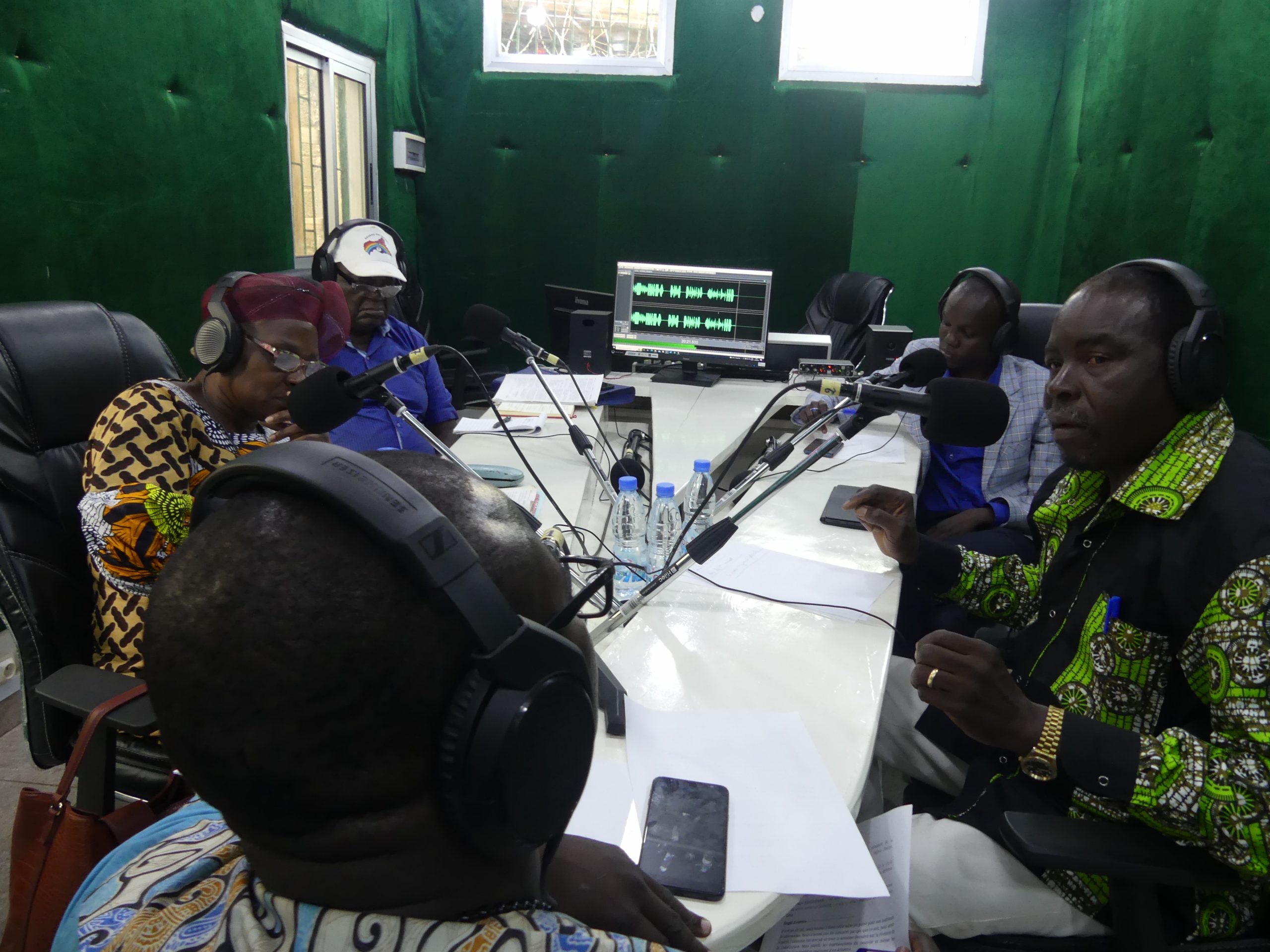 Qu’est ce qui se cache derrière cette campagne remplie de messages de haine et de division ?